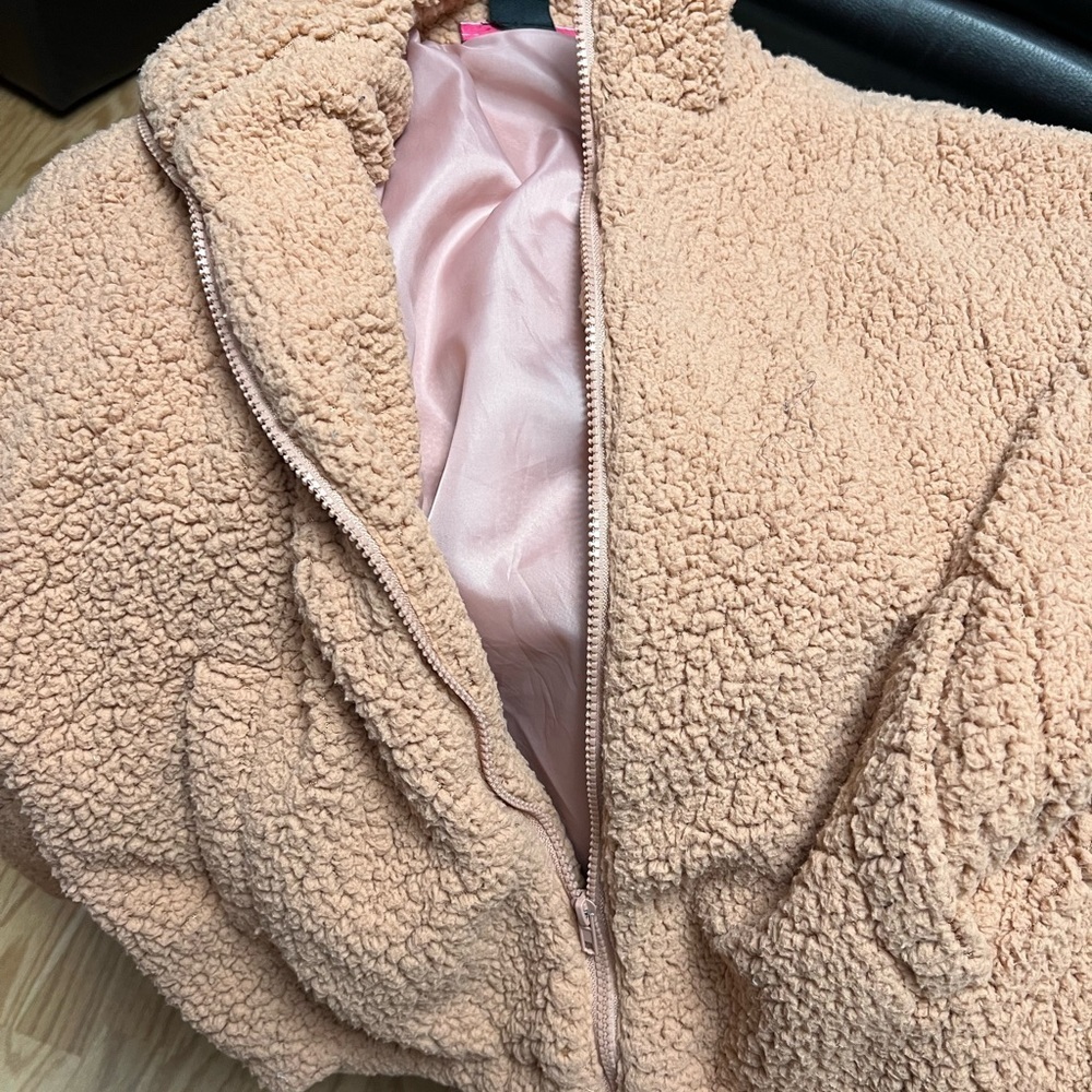 Runway 7 SzM Fuzzy Zip Up - Picture 10 of 10